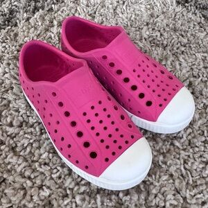 Native Jefferson slip-on sneakers shoes bright pink size 10